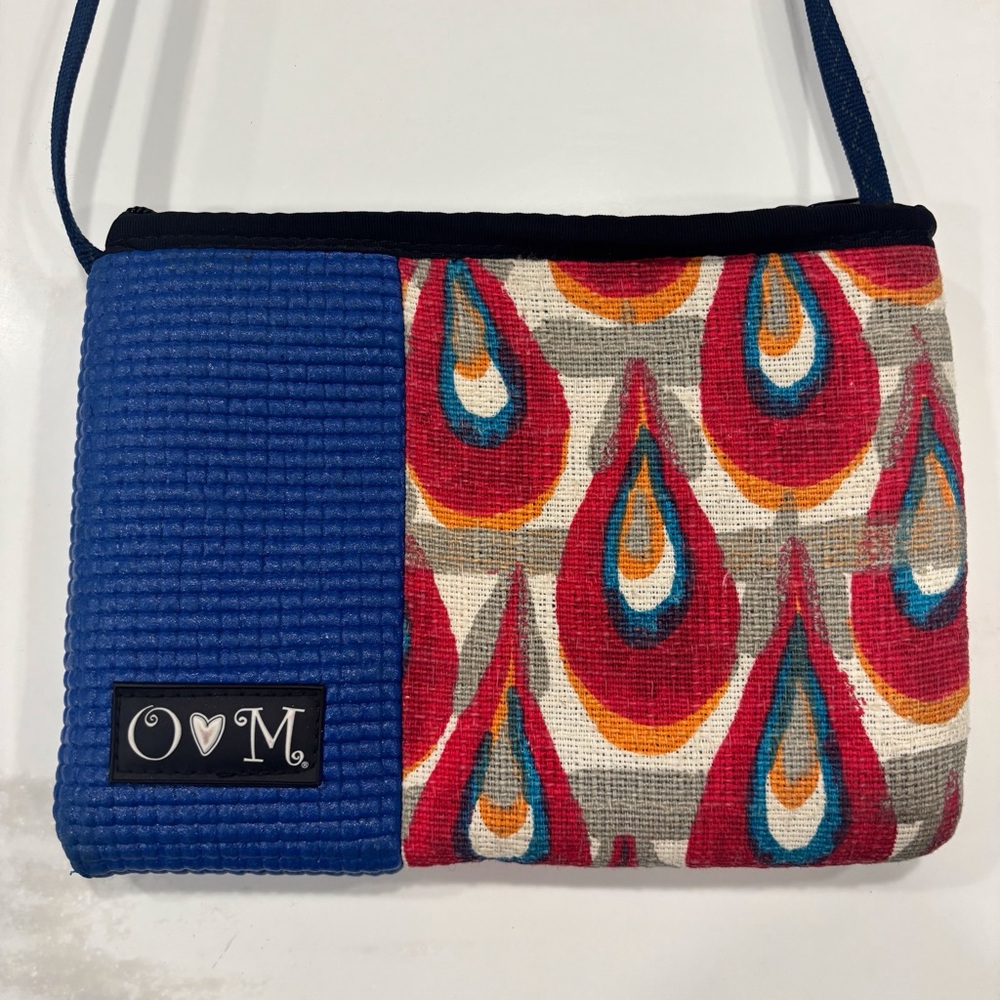 O💗M Crossbody Bag
Blue with peacock design